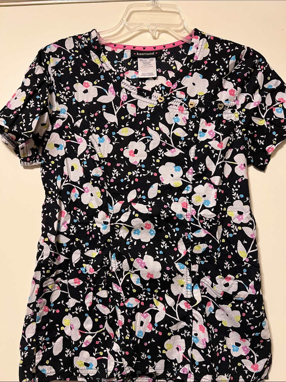 Heartsoul Women's Black Floral V-Neck Scrub Top S Like New!